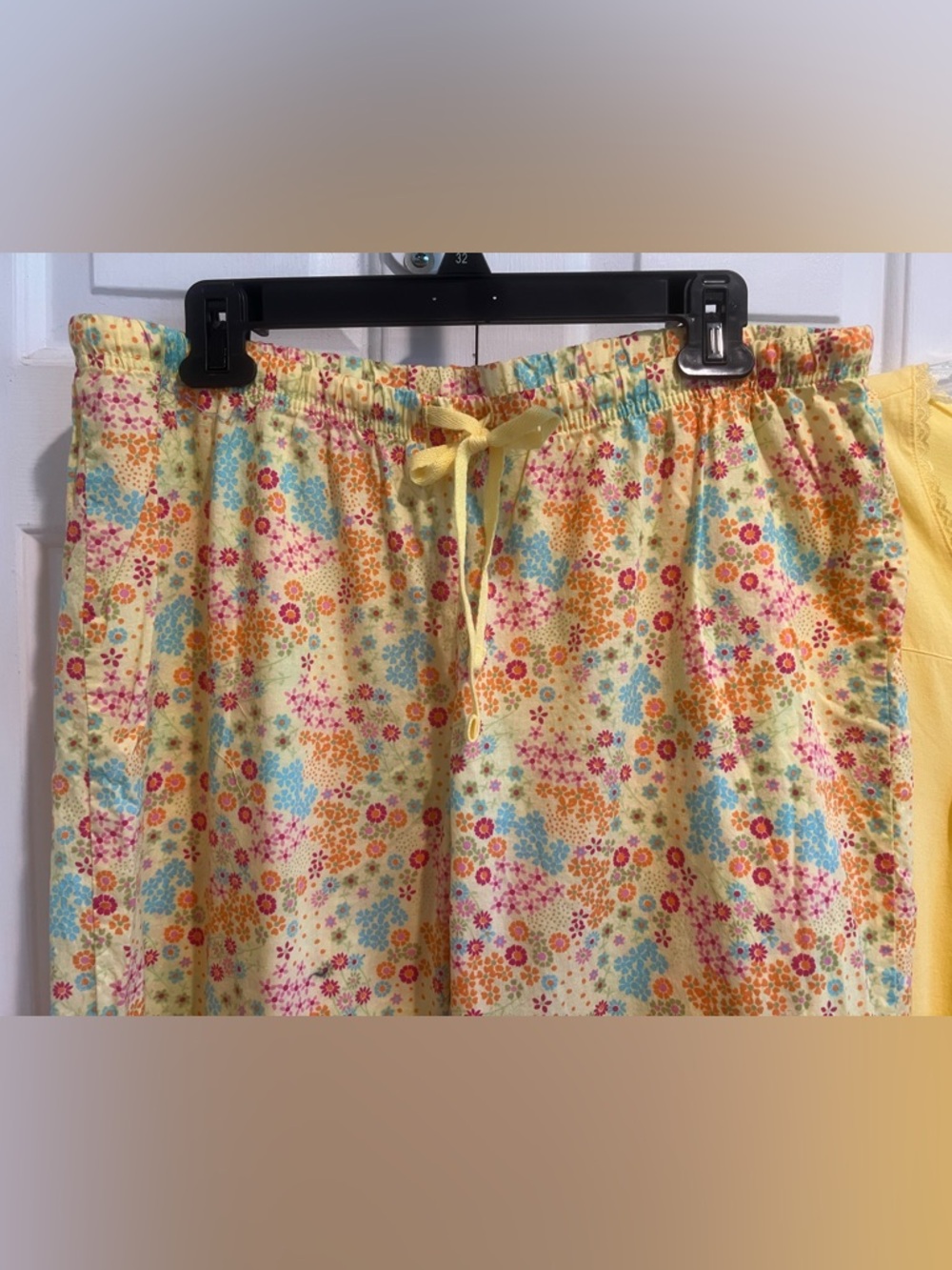 2 Pc PJ Set 💛 Yellow Floral Cropped Pants & Sleeveless Yellow Top - Picture 7 of 10